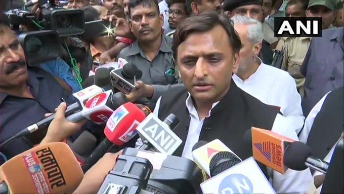 सपा नेता के भाई का था ट्रक या नहीं, जानिए इस सवाल का अखिलेश यादव ने क्या जवाब दिया सपा नेता के भाई का था ट्रक या नहीं, जानिए इस सवाल का अखिलेश यादव ने क्या जवाब दिया