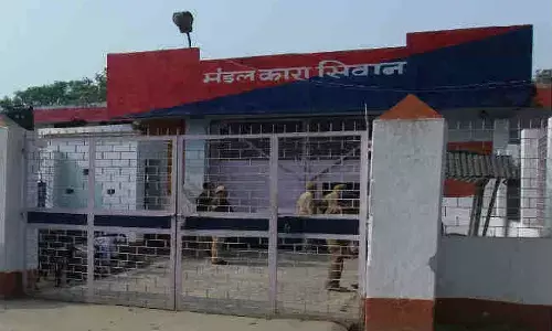 जिसे  बेल मिली वह है जेल के अंदर, लेकिन दूसरा हो गया  रिहा अब मचा हडकम्प!