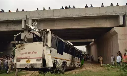 यूपी पुलिस की बड़ी लापरवाही: 29 लोगों की बस एक्सिडेंट में मौत बड़ा खुलासा OMG !