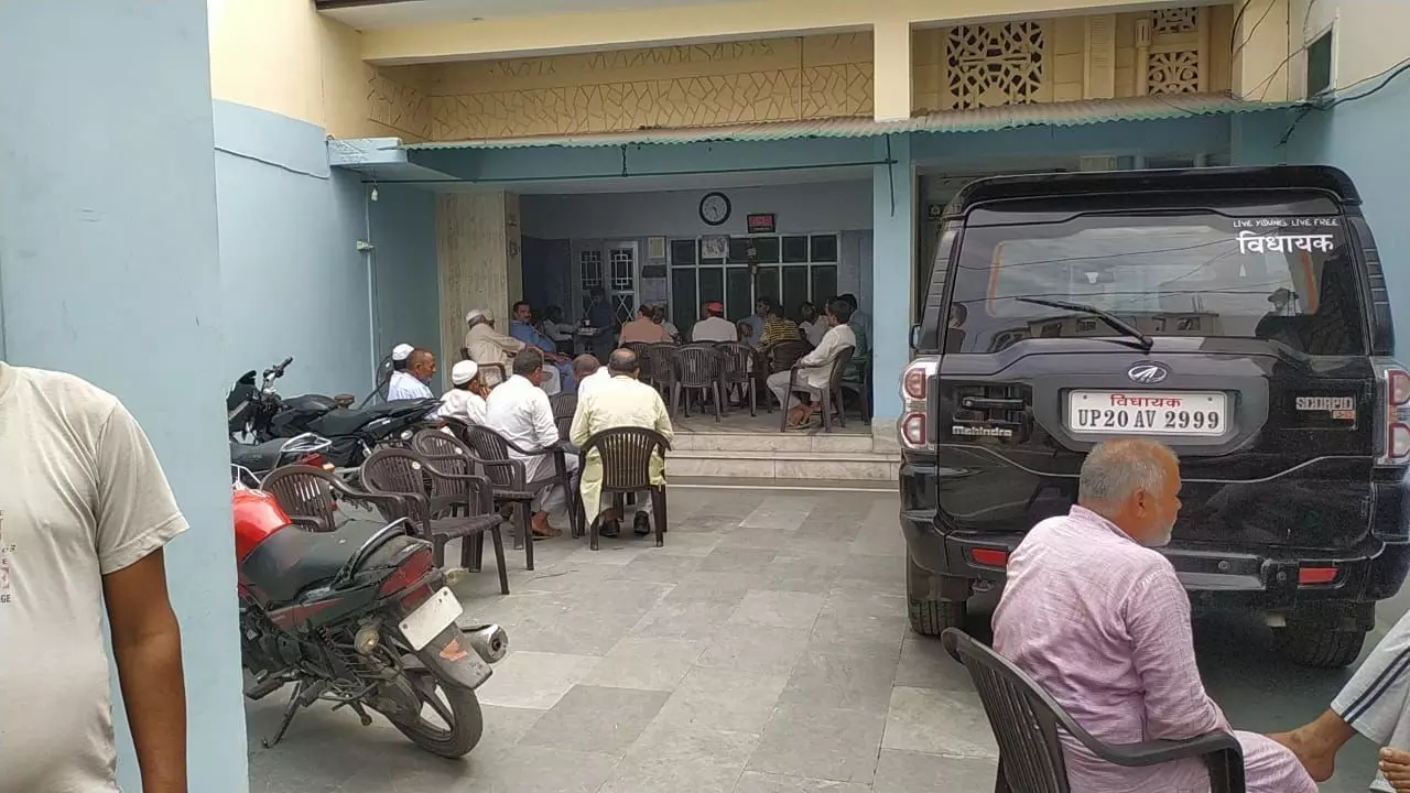 रामपुर जाने से पहले सपा विधायक हाजी नईमूल हसन किये नजरबंद रामपुर जाने से पहले सपा विधायक हाजी नईमूल हसन किये नजरबंद