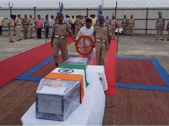 छतीसगढ में शहीद रोशन का पार्थिव शरीर पहुंचा पटना , राजकीय सम्मान के साथ होगा अंतिम संस्कार