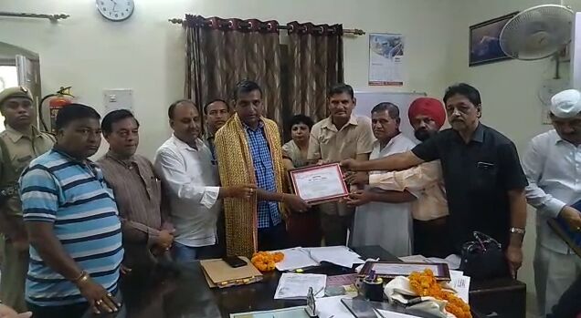 उत्तर प्रदेश उद्योग व्यापार संगठन के बैनर तले व्यापारियों ने कांवड़ यात्रा सकुशल सम्पन्न होने पर अधिकारियों को किया सम्मानित उत्तर प्रदेश उद्योग व्यापार संगठन के बैनर तले व्यापारियों ने कांवड़ यात्रा सकुशल सम्पन्न होने पर अधिकारियों को किया सम्मानित