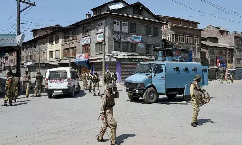 अमरनाथ यात्रियों के लौटने की एडवाइजरी के बाद फैली अफवाह से मचा कश्मीर में हडकम्प, पेट्रोल पम्प और एटीएम पर लगी लंबी लाइन