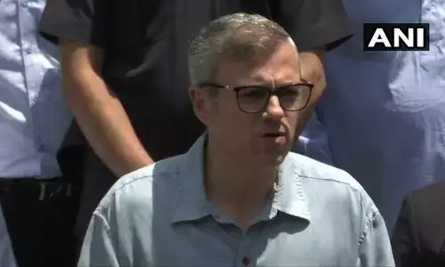 फारुख अब्दुल्ला के बाद अब उमर अब्दुल्ला की हिरासत खत्म, रिहाई के दिए आदेश फारुख अब्दुल्ला के बाद अब उमर अब्दुल्ला की हिरासत खत्म, रिहाई के दिए आदेश