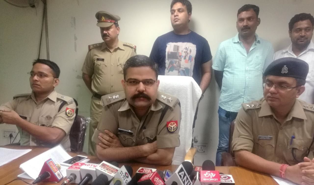 दो थानों की पुलिस ने मुठभेड़ के दौरान तीन बदमाशों को किया गिरफ्तार दो थानों की पुलिस ने मुठभेड़ के दौरान तीन बदमाशों को किया गिरफ्तार