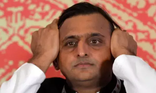 पूर्व मुख्यमंत्री अखिलेश यादव के खिलाफ FIR हुई दर्ज, 2 न्यूज चैनल के पत्रकारों पर भी FIR दर्ज पूर्व मुख्यमंत्री अखिलेश यादव के खिलाफ FIR हुई दर्ज, 2 न्यूज चैनल के पत्रकारों पर भी FIR दर्ज