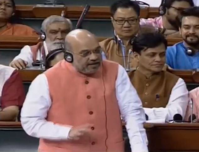 जब लोकसभा में बोले गृह मंत्री अमित शाह, क्या बंदूक उनकी कनपटी पर रख कर लायें? जब लोकसभा में बोले गृह मंत्री अमित शाह, क्या बंदूक उनकी कनपटी पर रख कर लायें?