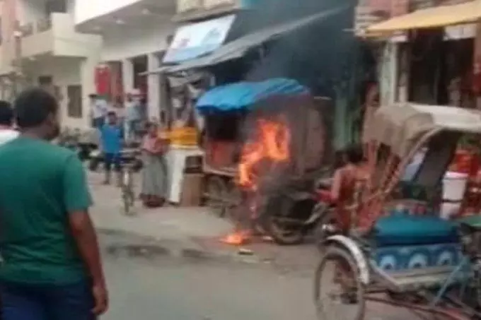 पत्नी से रूठकर आया और वाइक से निकाल पेट्रोल डाली अपने ऊपर, जलने लगा धू धू कर पत्नी से रूठकर आया और वाइक से निकाल पेट्रोल डाली अपने ऊपर, जलने लगा धू धू कर