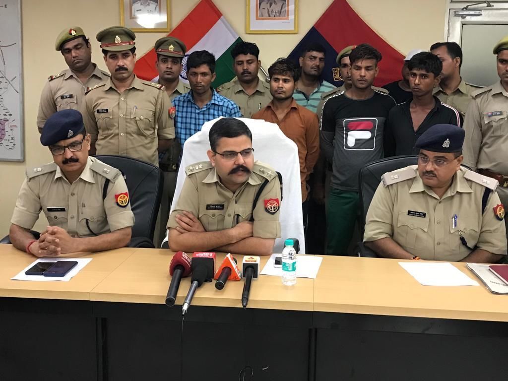 नोएडा पुलिस ने किया डबल मर्डर केस का खुलासा, आरोपी भी भेजे जेल नोएडा पुलिस ने किया डबल मर्डर केस का खुलासा, आरोपी भी भेजे जेल