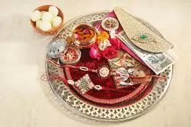 जानें राशियों के अनुसार कौन से रंग की राखी बांधे बहन आपने भाई के कलाई पर