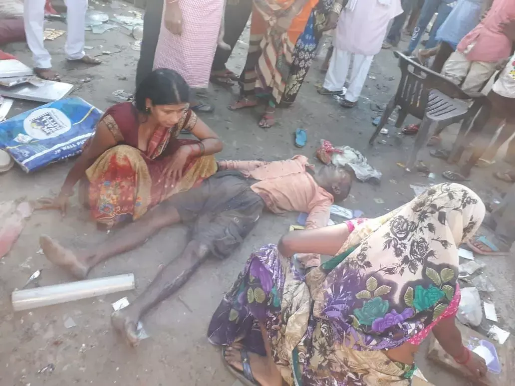 यूपी के हरदोई में दिन दहाड़े व्यापारी विकास मिश्र की पीट पीट कर हत्या