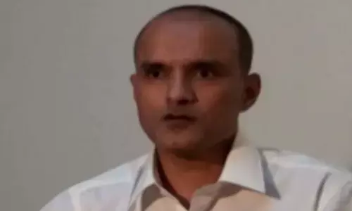 तनाव में नजर आ रहे थे कुलभूषण जाधव, पाकिस्तान ने बिना बाधा के मिलने नहीं दिया: सरकार तनाव में नजर आ रहे थे कुलभूषण जाधव, पाकिस्तान ने बिना बाधा के मिलने नहीं दिया: सरकार