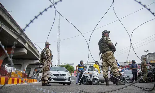 कश्मीर से 70 आतंकी आगरा शिफ्ट; स्कूल-कॉलेज बंद रहेंगे, धारा 144 लागू
