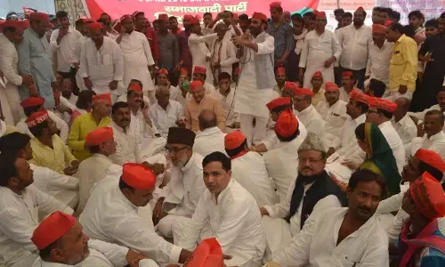 जौनपुर में समाजवादी पार्टी का यूपी की समस्याओं की लेकर प्रदेश व्यापी धरना प्रदर्शन हुआ जोरदार