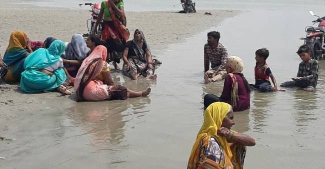 गंगा स्नान करने गए छह किशोर डूबे, तीन को बचाया, तीन की मौत गंगा स्नान करने गए छह किशोर डूबे, तीन को बचाया, तीन की मौत