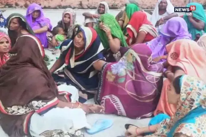 उत्तर प्रदेश में प्रधान की फिर से दबंगई, घर के बाहर खड़े लोगों पर बरसाई गोलियां, एक की मौत
