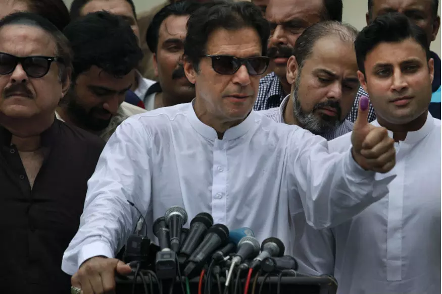 बुरा फंसा पाकिस्तान : 14 अगस्त को आवाम के सामने क्या मुंह लेकर जाएंगे इमरान खान?