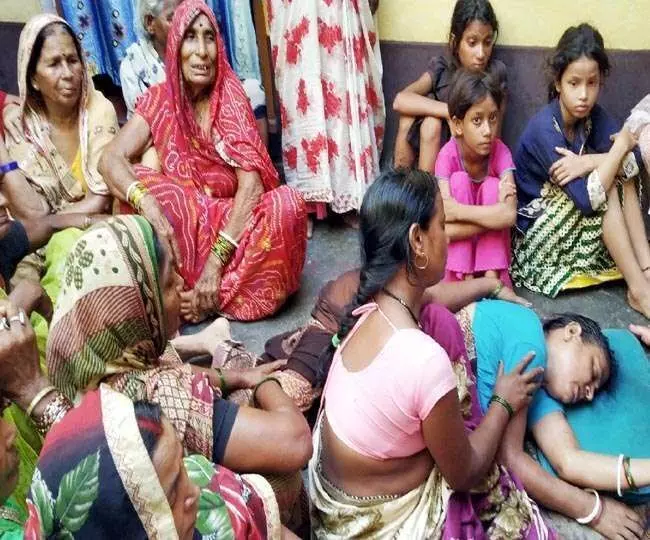 बक्सर:होमगार्ड का जवान ने प्रेमिका संग पहले मंदिर जाकर की पूजा, फिर चलती ट्रेन के आगे कूद दे दी जान बक्सर:होमगार्ड का जवान ने प्रेमिका संग पहले मंदिर जाकर की पूजा, फिर चलती ट्रेन के आगे कूद दे दी जान