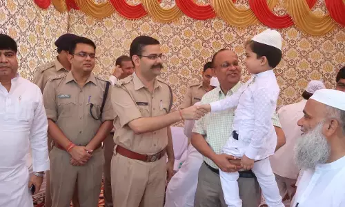 जिले के उच्च अधिकारियों की मौजूदगी में शांति से मनाई गयी बकरीद जिले के उच्च अधिकारियों की मौजूदगी में शांति से मनाई गयी बकरीद