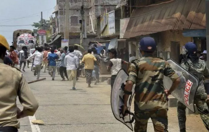 जयपुर में सांप्रदायिक बवाल, 9 पुलिसकर्मियों समेत 24 घायल, कई इलाकों में धारा 144 लागू- इंटरनेट सेवाएं बंद