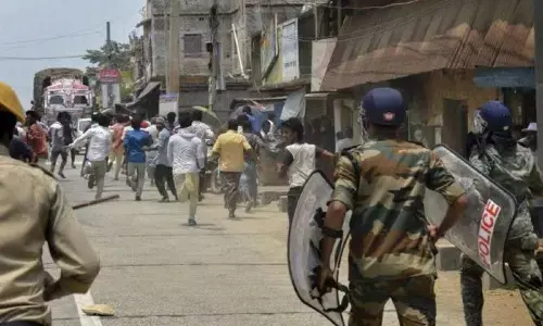 जयपुर में सांप्रदायिक बवाल, 9 पुलिसकर्मियों समेत 24 घायल, कई इलाकों में धारा 144 लागू- इंटरनेट सेवाएं बंद