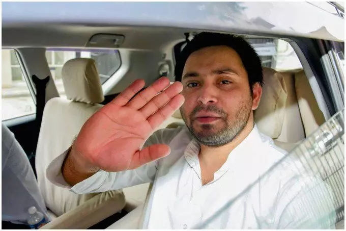 तेजस्‍वी यादव फिर हुए गुमशुदा, कांग्रेस और मांझी ने कही बड़ी बात!