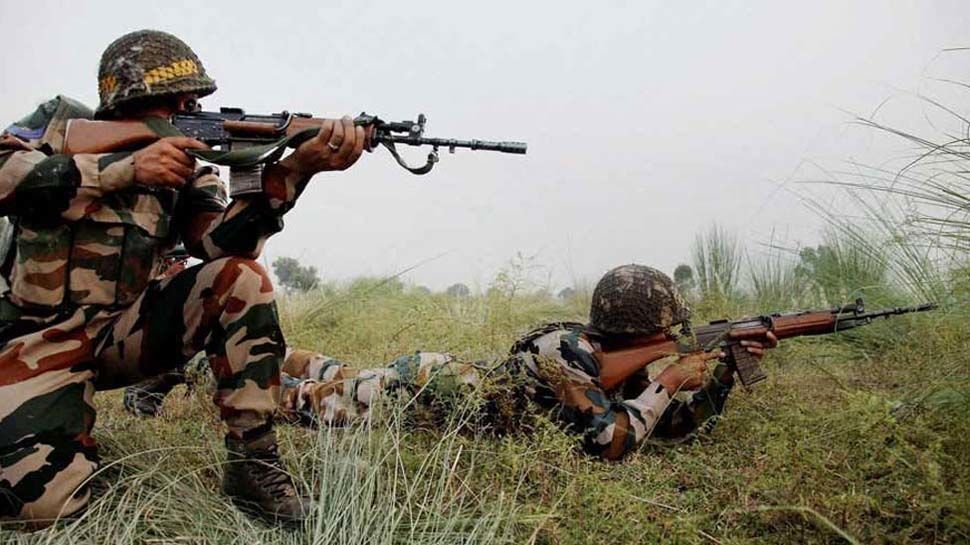 J-K: आतंकियों का दूसरा अटैक, कुलगाम के CRPF कैंप पर हमला, 3 जवान घायल J-K: आतंकियों का दूसरा अटैक, कुलगाम के CRPF कैंप पर हमला, 3 जवान घायल