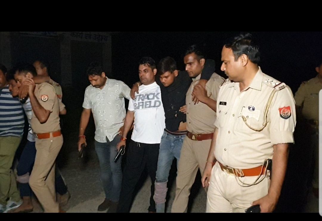 नोएडा पुलिस से बदमाशों की मुठभेड़, दो इनामिया बदमाश गोली लगने से हुए घायल नोएडा पुलिस से बदमाशों की मुठभेड़, दो इनामिया बदमाश गोली लगने से हुए घायल