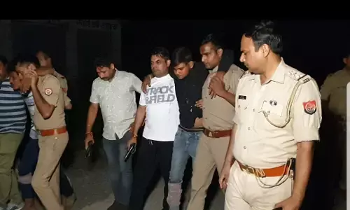 नोएडा पुलिस से बदमाशों की मुठभेड़, दो इनामिया बदमाश गोली लगने से हुए घायल नोएडा पुलिस से बदमाशों की मुठभेड़, दो इनामिया बदमाश गोली लगने से हुए घायल
