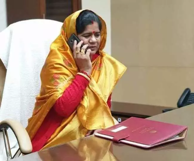 मध्यप्रदेश की मंत्री इमरती देवी का बयान , बीजेपी में मचा हडकम्प कौन कौन जाएगा कांग्रेस में! मध्यप्रदेश की मंत्री इमरती देवी का बयान , बीजेपी में मचा हडकम्प कौन कौन जाएगा कांग्रेस में!