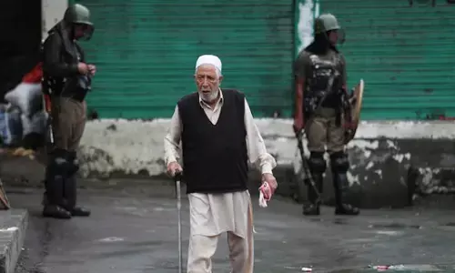 श्रीनगर में शुरू हो गई लैंडलाइन सेवा, जम्‍मू में शुरू हुईं 2जी इंटरनेट सेवाएं, चरणबद्ध तरीके से हटाई जाएंगी पाबंदियां