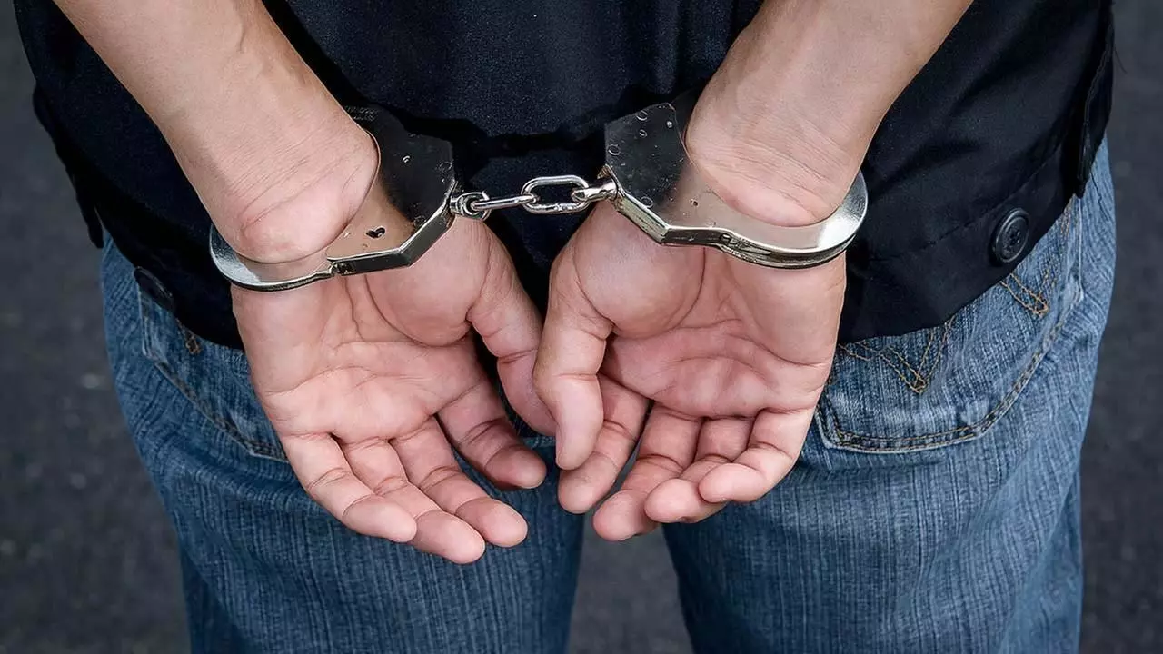 50 हजार इनामी बदमाश को गिरफ्तार कर थाना एक्सप्रसवे पुलिस ने हासिल की बड़ी सफलता