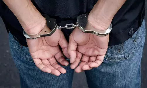 50 हजार इनामी बदमाश को गिरफ्तार कर थाना एक्सप्रसवे पुलिस ने हासिल की बड़ी सफलता 50 हजार इनामी बदमाश को गिरफ्तार कर थाना एक्सप्रसवे पुलिस ने हासिल की बड़ी सफलता