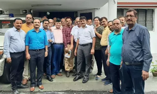 एसपी सिटी विनीत जायसवाल ने बड़ी सूझबूझ से नाराज आरडब्ल्यूए व फोनरवा के पदाधिकारियों को किया संतुष्ट एसपी सिटी विनीत जायसवाल ने बड़ी सूझबूझ से नाराज आरडब्ल्यूए व फोनरवा के पदाधिकारियों को किया संतुष्ट