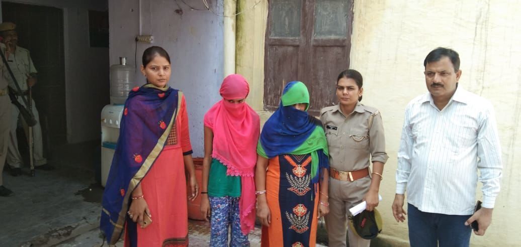 सहारनपुर में पत्रकार आशीष की हत्या में शामिल माँ बेटी गिरफ्तार सहारनपुर में पत्रकार आशीष की हत्या में शामिल माँ बेटी गिरफ्तार