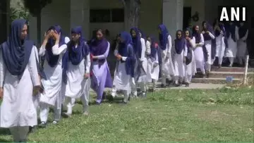 जम्मू-कश्मीर : श्रीनगर में आज से खुले स्कूल, टेलीफोन भी हुए चालू