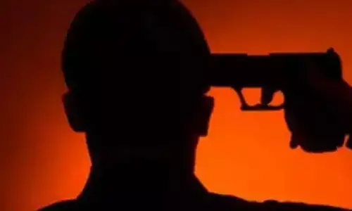 कांग्रेस के बड़े नेता के भाई ने कार के अंदर गोली मारकर की खुदकुशी