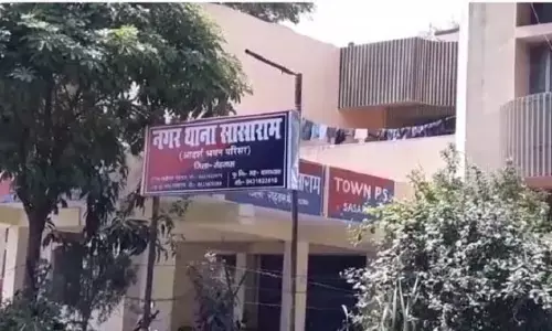 सासाराम में चोरी के आरोपी की हाजत में मौत के बाद बवाल, पुलिस कार्यशैली पर उठ रहे सवाल सासाराम में चोरी के आरोपी की हाजत में मौत के बाद बवाल, पुलिस कार्यशैली पर उठ रहे सवाल