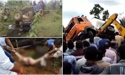 मध्यप्रदेश में भीषण सड़क हादसे में महिला समेत 4 की दर्दनाक मौत, बिखर गए सडक पर शव मध्यप्रदेश में भीषण सड़क हादसे में महिला समेत 4 की दर्दनाक मौत, बिखर गए सडक पर शव