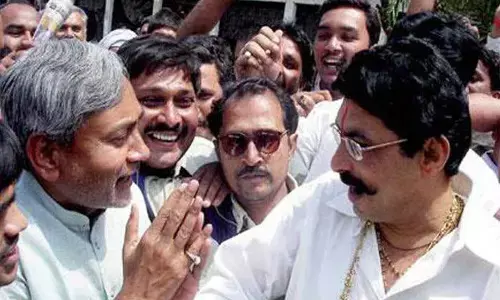 बिहार पुलिस देखती रह गई और अनंत सिंह ने दिल्ली के साकेत कोर्ट में कर दिया सरेंडर