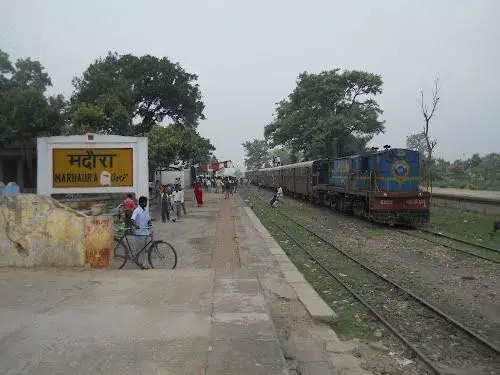 छपरा: दारोगा और सिपाही हत्याकांड के आरोपियों की गिरफ्तारी के लिए कार्रवाई तेज, थानाध्यक्ष ने चस्पाया गिरफ्तारी वारंट छपरा: दारोगा और सिपाही हत्याकांड के आरोपियों की गिरफ्तारी के लिए कार्रवाई तेज, थानाध्यक्ष ने चस्पाया गिरफ्तारी वारंट