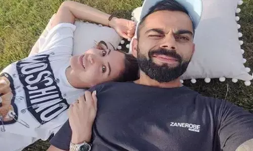 विराट कोहली और अनुष्का शर्मा के घर आई ये नन्ही मेहमान! विराट कोहली और अनुष्का शर्मा के घर आई ये नन्ही मेहमान!