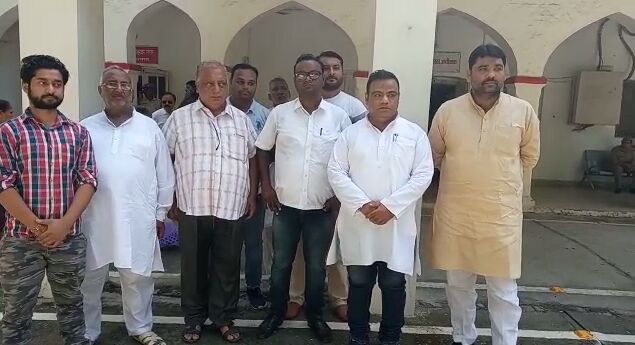 समाज एकता समिति के प्रदेश अध्यक्ष प्रहलाद कुमार सिंह ने दबंगो से जान का बताया खतरा, SSP से सुरक्षा की लगाई गुहार समाज एकता समिति के प्रदेश अध्यक्ष प्रहलाद कुमार सिंह ने दबंगो से जान का बताया खतरा, SSP से सुरक्षा की लगाई गुहार