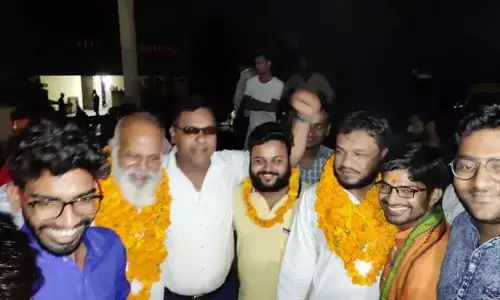 बुलंदशहर हिंसा में इंस्पेक्टर सुबोध कुमार की हत्या के आरोपी जमानत पर आये, जहाँ उनका फूल माला पहनाकर स्वागत किया गया, देखिये वीडियो बुलंदशहर हिंसा में इंस्पेक्टर सुबोध कुमार की हत्या के आरोपी जमानत पर आये, जहाँ उनका फूल माला पहनाकर स्वागत किया गया, देखिये वीडियो