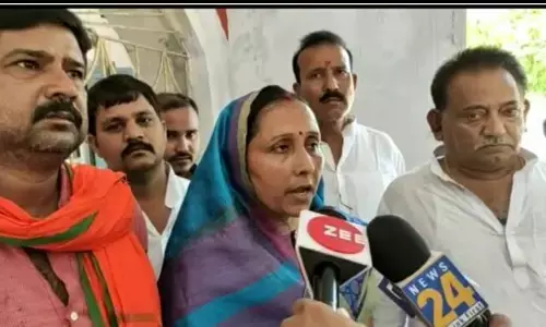 दारोगा हत्याकांड मामले की मुख्य आरोपी जिला परिषद अध्यक्ष मीना अरुण गिरफ्तार दारोगा हत्याकांड मामले की मुख्य आरोपी जिला परिषद अध्यक्ष मीना अरुण गिरफ्तार