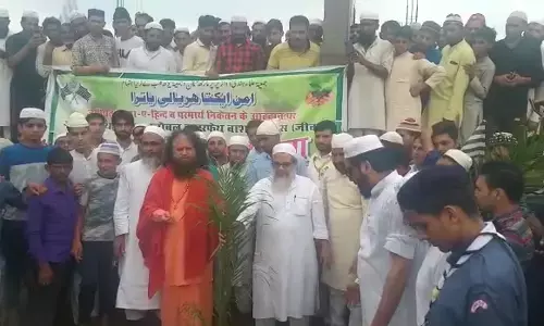 अमन एकता हरियाली यात्रा के मौके पर सभा का आयोजन, स्वामी चिदानन्द सरस्वती और महमूद मदनी ने लगाए पौधे