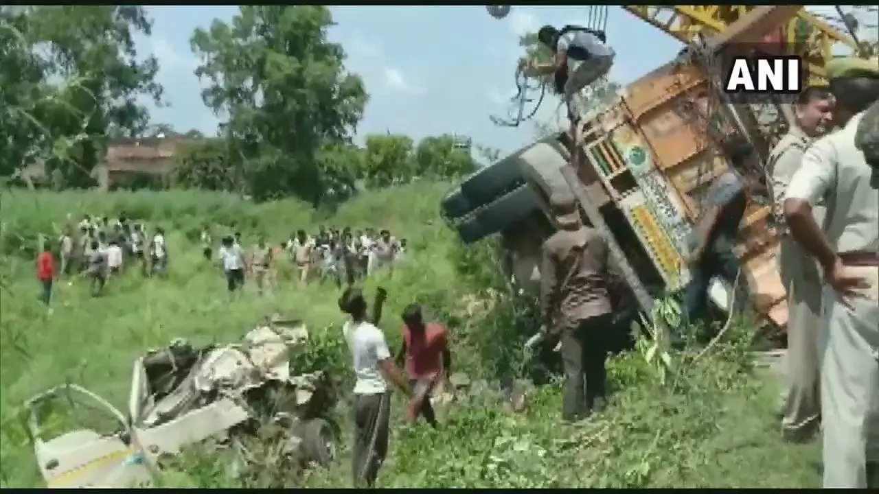 शाहजहाँपुर में देखते ही देखते लग गया लाशों का ढेर, 16 की मौत पांच घायल , मचा हाहकार शाहजहाँपुर में देखते ही देखते लग गया लाशों का ढेर, 16 की मौत पांच घायल , मचा हाहकार
