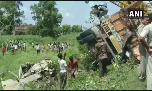 शाहजहाँपुर में देखते ही देखते लग गया लाशों का ढेर, 16 की मौत पांच घायल , मचा हाहकार शाहजहाँपुर में देखते ही देखते लग गया लाशों का ढेर, 16 की मौत पांच घायल , मचा हाहकार