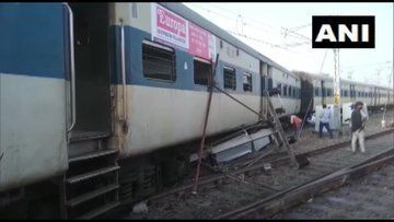 UP : कानपुर रेलवे स्टेशन की बाउंड्री तोड़ बाहर निकली ट्रेन, पटरी से उतरे चार डिब्बे UP : कानपुर रेलवे स्टेशन की बाउंड्री तोड़ बाहर निकली ट्रेन, पटरी से उतरे चार डिब्बे