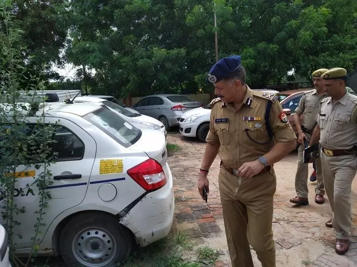 नोएडा में आईजी अलोक सिंह ने किया बीटा -2 थाने का औचक निरीक्षण नोएडा में आईजी अलोक सिंह ने किया बीटा -2 थाने का औचक निरीक्षण